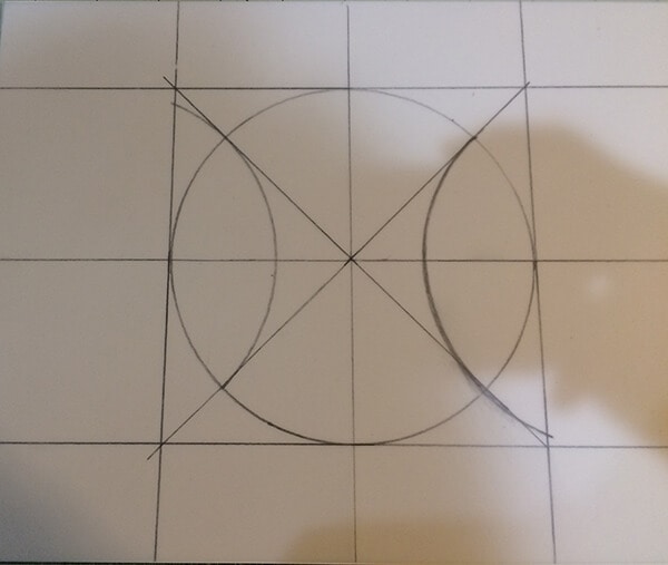 Photo showing Reference Lines and bite cutouts around circle when making an apple core quilt template