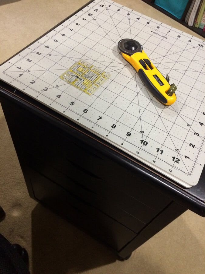 Photo cart with rotating cutting mat and rotary cutter on top surface